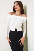 Kayık Yaka Yırtmaçlı Bluz Ekru thumbnail 1