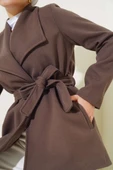 Kuşaklı Kısa Kaşe Kaban Kahve thumbnail 4