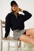 Yarım Fermuarlı Şardonlu Kısa Sweatshirt Siyah thumbnail 2