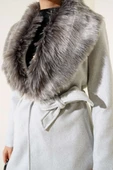 Yaka Kürklü Kuşaklı Uzun Kaban Melanj Gri thumbnail 4