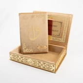 Raşel Kutulu Hediyelik Kuran-ı Kerim (Orta Boy, Gold, Elif-Vav Gold Pleksi) thumbnail 2