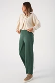 Yeşil-Paçası Pensli Rahat Kalıp Pantolon thumbnail 4