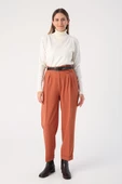 Yeni Kremit-Kemerli Duble Paça Pileli Havuç Pantolon thumbnail 2