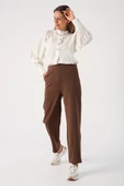 Kahve-Paçası Pensli Rahat Kalıp Pantolon thumbnail 1