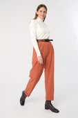 Yeni Kremit-Kemerli Duble Paça Pileli Havuç Pantolon thumbnail 1