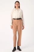 Toprak-Kemerli Duble Paça Pileli Havuç Pantolon thumbnail 2