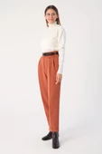 Yeni Kremit-Kemerli Duble Paça Pileli Havuç Pantolon thumbnail 3