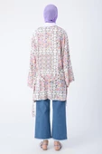 Beyaz-Pembe-Oversize Kol Yırtmaç Detaylı Kuşaklı Desenli Kimono - 4