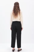 Siyah-Süs Cep Kapaklı Pensli Havuç Pantolon thumbnail 4