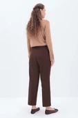 Kahve-Süs Cep Kapaklı Pensli Havuç Pantolon thumbnail 4