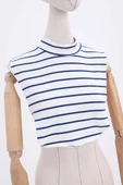 Lacivert-Ekru-Pamuklu Çizgili Sıfır Kol Likralı Crop İçlik thumbnail 1