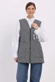 Siyah-Beyaz-Çift Taraflı Kapitone Yelek thumbnail 1