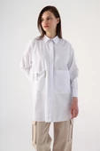 Beyaz-Büyük Cepli Kuşgözlü Oversize Gömlek thumbnail 1