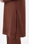 Kahve-Yırtmaçlı Pantolonlu Takım thumbnail 4