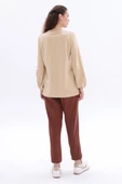 Bej-Bisiklet Yaka Kol Ucu Büzgülü Likralı Pamuklu Bluz thumbnail 4