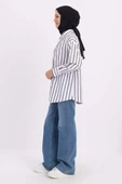 Beyaz-Siyah-Arkası Yırtmaçlı Aparturalı Çizgili Gömlek thumbnail 3