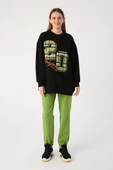 Siyah-Oversize Ekose Aplike Nakışlı Sweatshirt - 5
