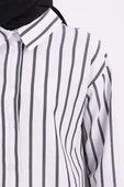 Beyaz-Siyah-Arkası Yırtmaçlı Aparturalı Çizgili Gömlek thumbnail 5