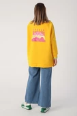 Koyu Sarı-Oversize Neon Detaylı Arkası Baskılı Şardonlu Sweatshirt - 4