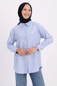 Koyu Mavi-Beyaz-Arkası Yırtmaçlı Aparturalı Çizgili Gömlek thumbnail 1