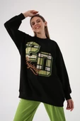 Siyah-Oversize Ekose Aplike Nakışlı Sweatshirt - 1