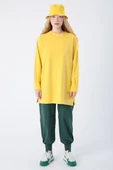 Sarı-Pamuklu Reglan Kol Manşetli Yanları Yırtmaçlı Sweat Tunik thumbnail 2