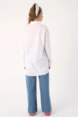 Beyaz-Oversize Kolu Büzgü Detaylı Gömlek - 4