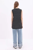 Siyah-Ekru-Çizgili Kolsuz T-shirt thumbnail 3