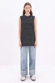 Siyah-Ekru-Çizgili Kolsuz T-shirt thumbnail 1