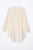 Ekru-Büzgülü Fiyonk Detaylı Arkası Düğmeli Salaş Tunik thumbnail 8
