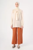 Ekru-Büzgülü Fiyonk Detaylı Arkası Düğmeli Salaş Tunik thumbnail 2