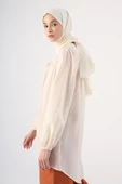 Ekru-Büzgülü Fiyonk Detaylı Arkası Düğmeli Salaş Tunik thumbnail 6