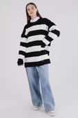 Siyah-Ekru-Yırtık Detaylı Triko Kazak - 1