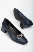 Büyük Numara Cilt Taşlı Aksesuar Lacivert Kadın Kısa Topuklu Ayakkabı thumbnail 1