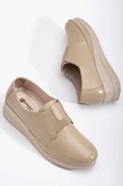Hakiki Deri Ortopedik Kadın Dolgu Topuklu Ayakkabı Bej Elastik Bantlı Bağsız thumbnail 1