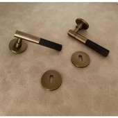 Duo One-S Zamak Mat Antik Sarı - Siyah Rozetli Zamak Oda Kapı Kolu 1 Takım thumbnail 2