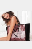 Victoria's Secret VS Payet İşlemeli Pembe Pullu Kalp Logolu Kanvas Çanta - 5