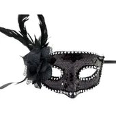 Siyah Yandan Tüylü Güllü Taşlı Pullu Maske thumbnail 2