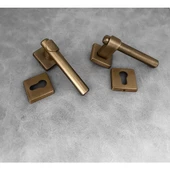 Dem Mat Antik Sarı Lüx Kare Rozetli Zamak Çelik Kapı Kolu 1 Takım thumbnail 1