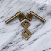 Dem Mat Antik Sarı Lüx Kare Rozetli Zamak Çelik Kapı Kolu 1 Takım thumbnail 3