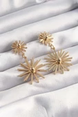 Gold Renk Topçuk Detay Çiçek Küpe - EBJ241123W28281 thumbnail 2