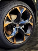 CUPRA LOGOLU 56 MM ALÜMİNYUM JANT GÖBEK STICKER (SİYAH-GOLD) thumbnail 2