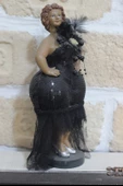 Siyah Elbiseli Kadın Biblo Figür 25cm - 1