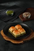 FISTIKLI  ÖZEL KARE BAKLAVA 1 KG - 1