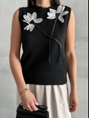 Siyah Papatya Apikeli Triko Süveter thumbnail 1