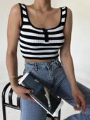 Siyah-Ekru Düğmeli Çizgili Crop Atlet - 2