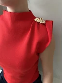 Kırmızı Star Broşlu Triko Bluz - 9