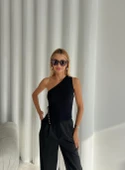 Siyah Topçuklu Tek Omuz Triko Bluz - 2
