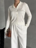 Ekru Polo Yaka Mini Topçuklu Bluz - 3