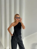 Siyah Topçuklu Tek Omuz Triko Bluz - 3